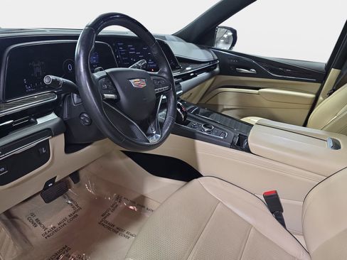 Used 2024 Cadillac Escalade Premium Luxury RWD image 16