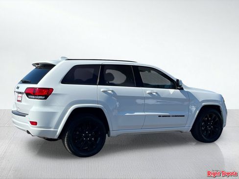 Used 2022 Jeep Grand Cherokee Laredo X RWD image 5