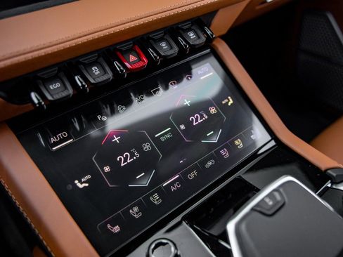 Used 2026 Lamborghini Urus SE image 28