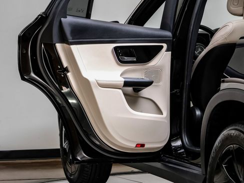 Used 2024 Mercedes-Benz GLC 300 4MATIC image 44