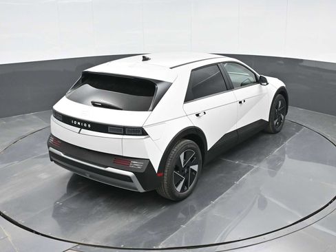 New 2025 Hyundai Ioniq 5 SE image 25