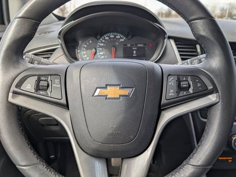 Used 2022 Chevrolet Trax LT w/ LT Convenience Package image 20