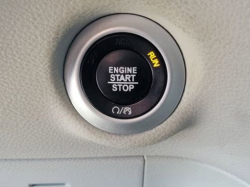 Used 2022 Chrysler Pacifica Touring-L w/ Uconnect Theater Family Group FWD image 24