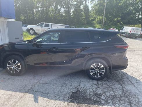 Used 2024 Toyota Highlander LE image 6