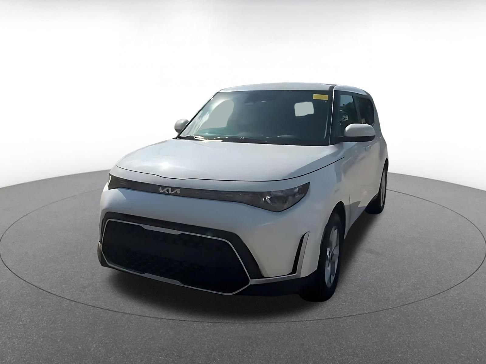Used 2025 Kia Soul LX w/ LX Technology Package FWD image 6