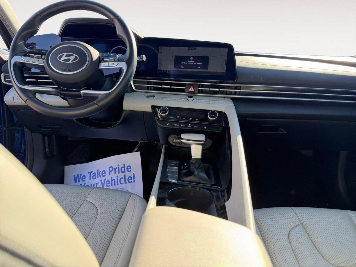 Used 2025 Hyundai Elantra Limited FWD image 11