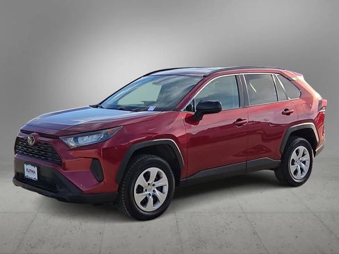 Used 2021 Toyota RAV4 LE image 1
