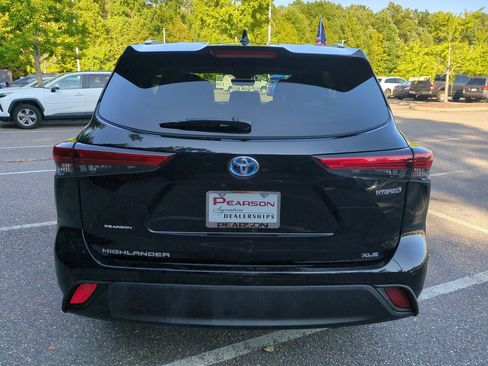 Used 2023 Toyota Highlander XLE AWD/4WD image 5