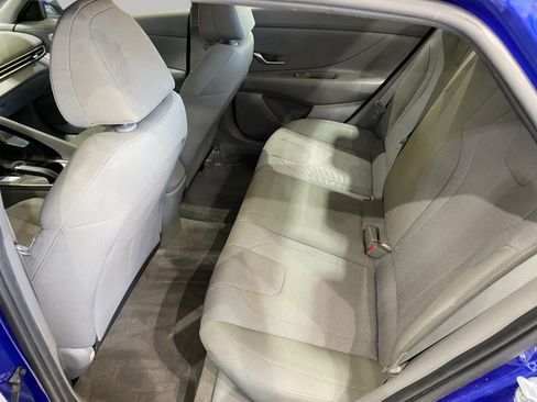 Used 2022 Hyundai Elantra SE image 15