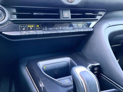 Used 2024 Toyota Crown Platinum AWD/4WD image 32