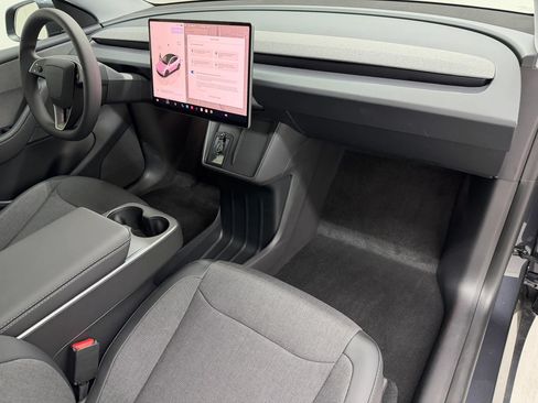 Used 2026 Tesla Model Y 2WD image 8