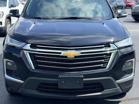 Used 2023 Chevrolet Traverse LT FWD image 2