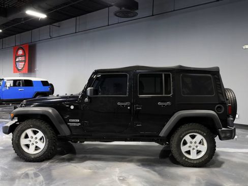 Used 2017 Jeep Wrangler Unlimited Sport w/ Quick Order Package 24S AWD/4WD image 4