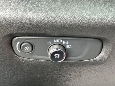 Certified 2023 Chevrolet Traverse LT FWD image 17