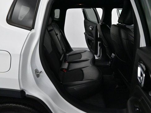 Used 2023 Jeep Compass Latitude AWD/4WD image 27