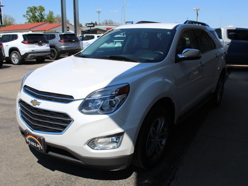 Used 2017 Chevrolet Equinox Premier w/ Enhanced Convenience Package AWD/4WD image 10
