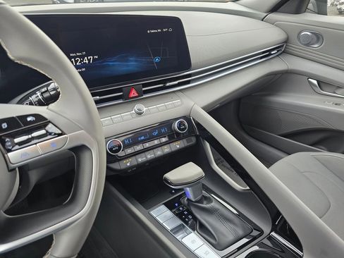 Used 2024 Hyundai Elantra SEL w/ Convenience Package image 30