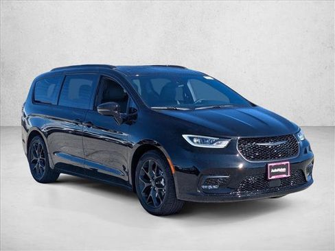 New 2026 Chrysler Pacifica Select w/ S Appearance Package FWD image 7