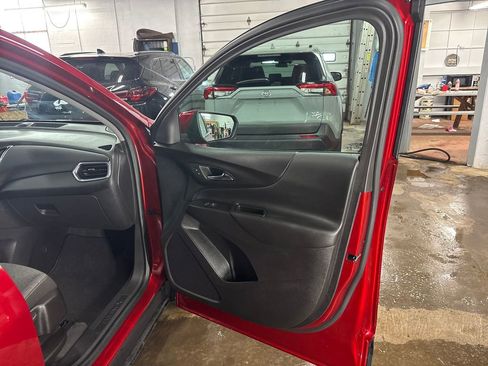 Used 2024 Chevrolet Equinox LT AWD/4WD image 16
