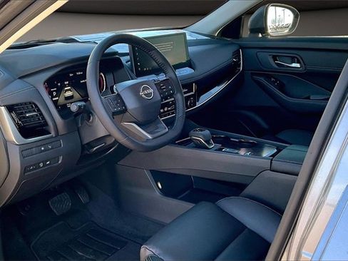 Certified 2025 Nissan Rogue SL w/ SL Premium Package image 12