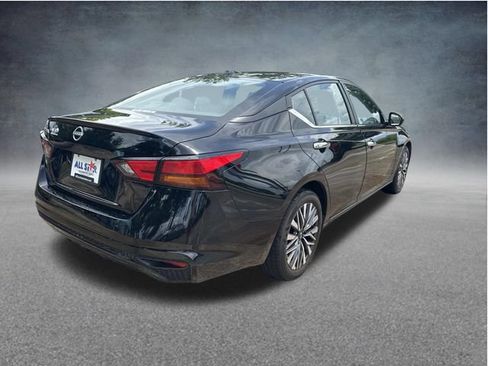 Used 2025 Nissan Altima 2.5 SV FWD image 9
