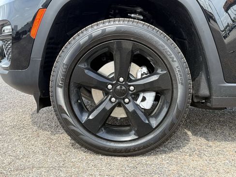 New 2025 Jeep Grand Cherokee Limited w/ Black Appearance Package AWD/4WD image 9