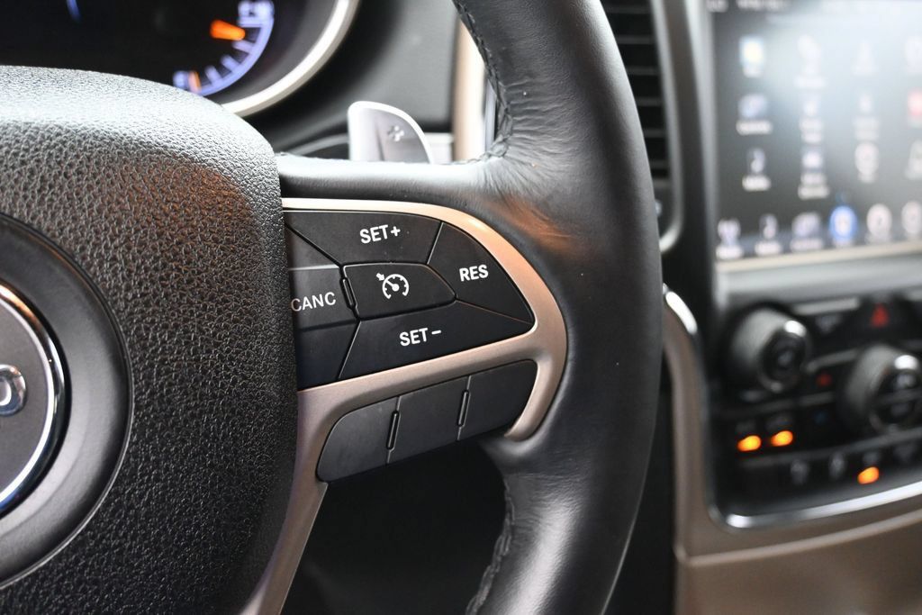 Used 2016 Jeep Grand Cherokee Laredo 75th Anniversary AWD/4WD image 9