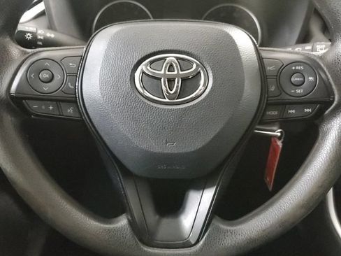 Used 2021 Toyota RAV4 LE FWD image 12