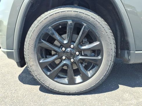 Used 2020 Jeep Grand Cherokee Altitude AWD/4WD image 11
