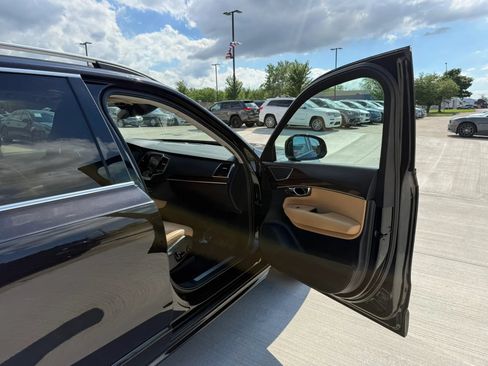 Used 2016 Volvo XC90 T6 Momentum w/ Momentum Plus Package AWD/4WD image 29
