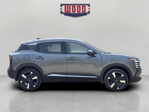 New 2026 Nissan Kicks SR image 2