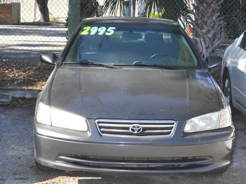 Used 2001 Toyota Camry XLE FWD image 4