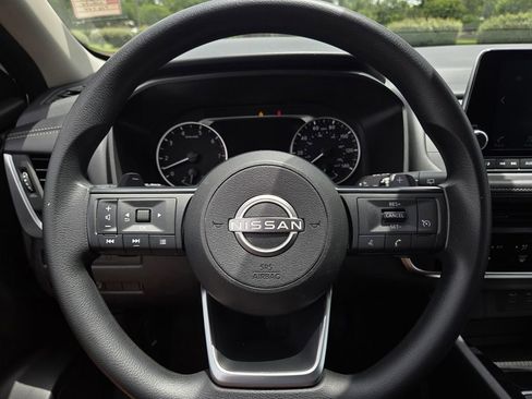 Used 2024 Nissan Rogue S FWD image 35