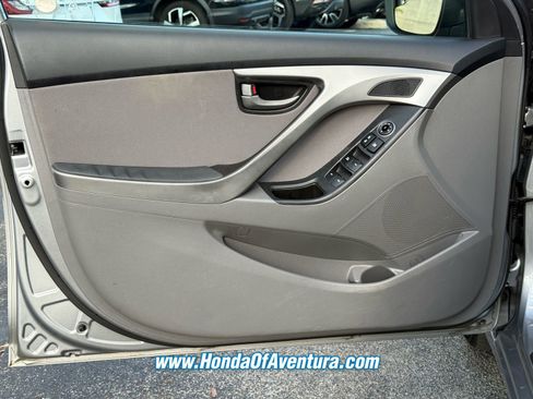 Used 2015 Hyundai Elantra SE w/ Option Group 02 image 16