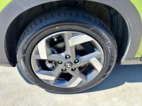 Used 2022 Hyundai Venue SEL w/ Cargo Package image 11