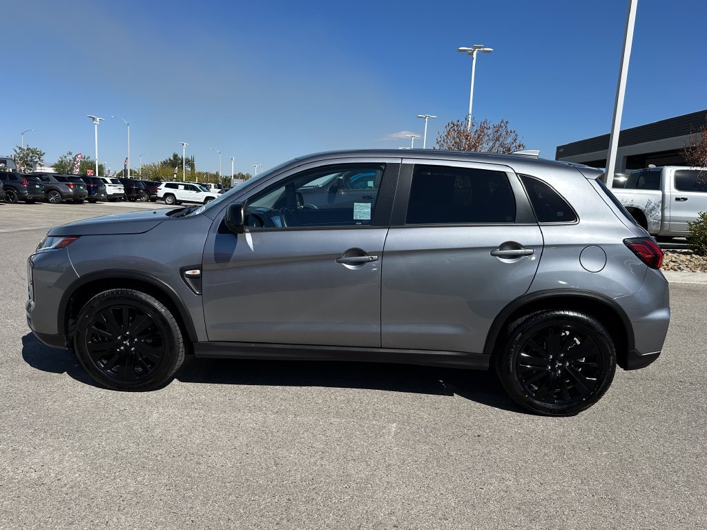 Used 2025 Mitsubishi Outlander Sport LE AWD/4WD image 3