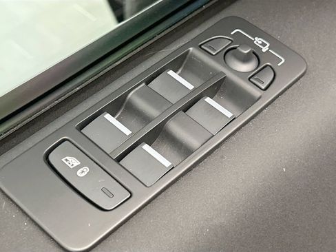 Certified 2025 Land Rover Discovery Sport S AWD/4WD image 21