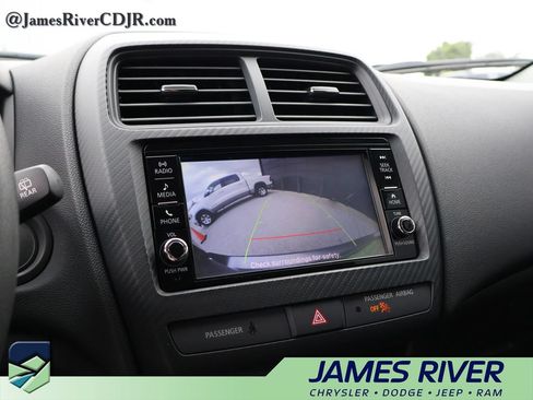 Used 2025 Mitsubishi Outlander Sport SE AWD/4WD image 33