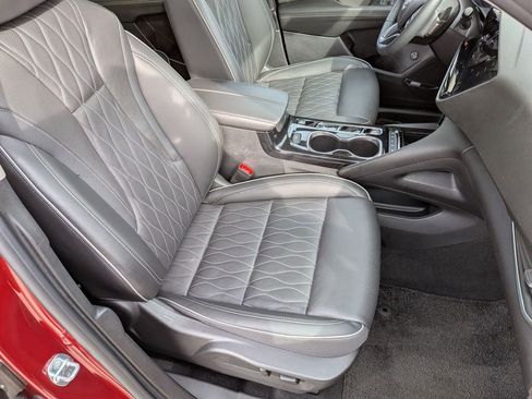 Used 2023 Buick Envision Avenir image 32