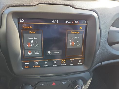 Used 2018 Jeep Renegade Altitude w/ UConnect 8.4 Nav Group AWD/4WD image 19