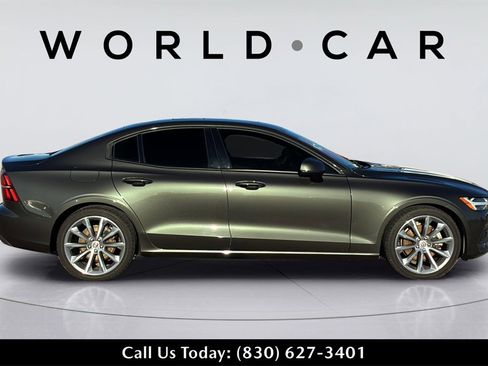 Used 2020 Volvo S60 T5 Momentum image 15
