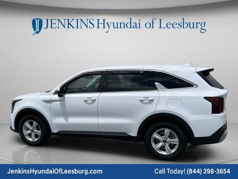 Used 2024 Kia Sorento LX FWD image 8