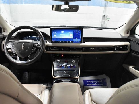 Used 2023 Lincoln Nautilus Reserve AWD/4WD image 6