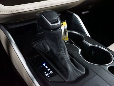 Certified 2021 Toyota Highlander XLE FWD image 20