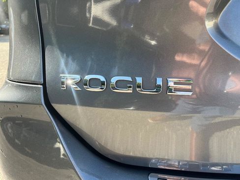 Used 2018 Nissan Rogue SL w/ Premium Package FWD image 9