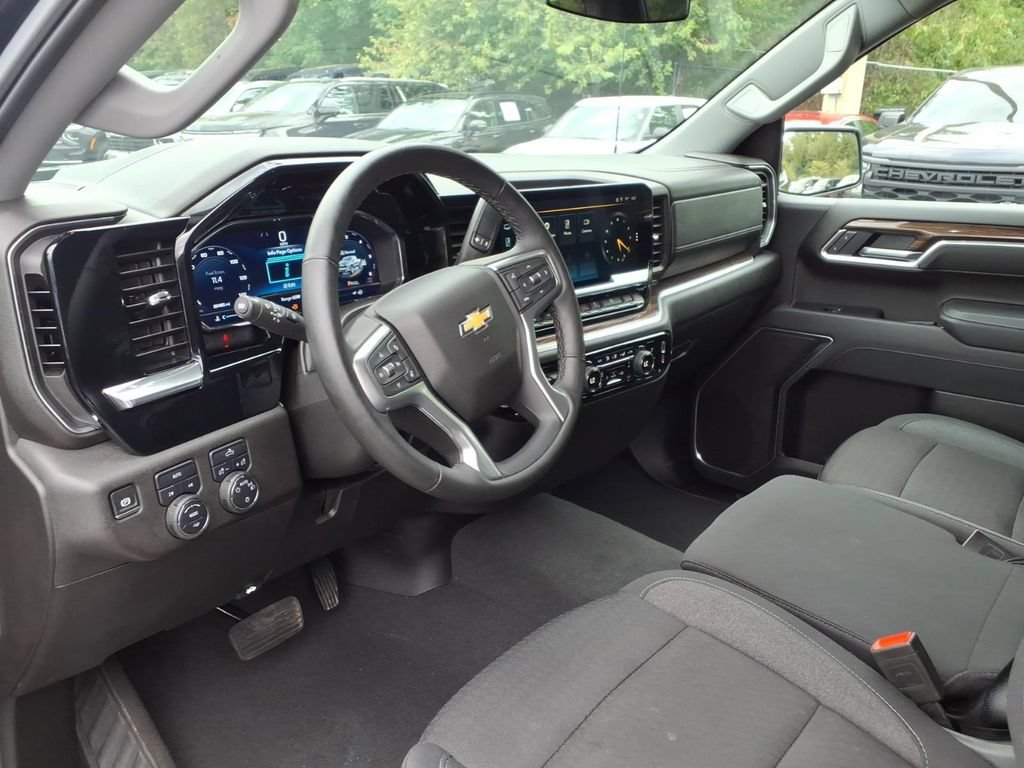 Certified 2025 Chevrolet Silverado 1500 LT AWD/4WD image 12