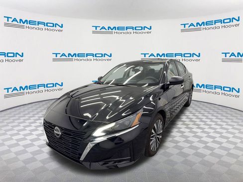 Used 2024 Nissan Altima 2.5 SV FWD image 1