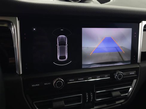 Used 2020 Porsche Macan image 26