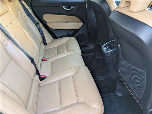 Used 2021 Volvo XC60 T5 Inscription w/ Advanced Package FWD image 19