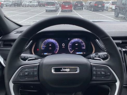 Used 2024 Jeep Grand Cherokee L Altitude image 15